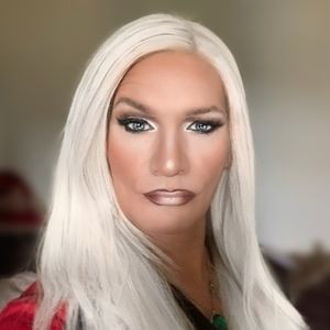 Meet your Posher, Alicia